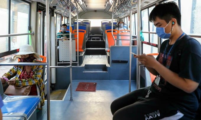 HCMC terminates three more subsidized bus routes, citing loss