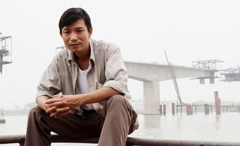 Hard-working artist breathes life into poonah paper