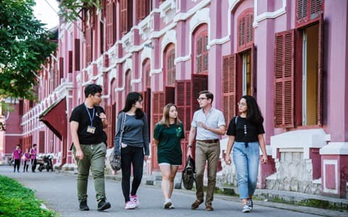 USAID presents nearly US$5 million to Fulbright University Vietnam