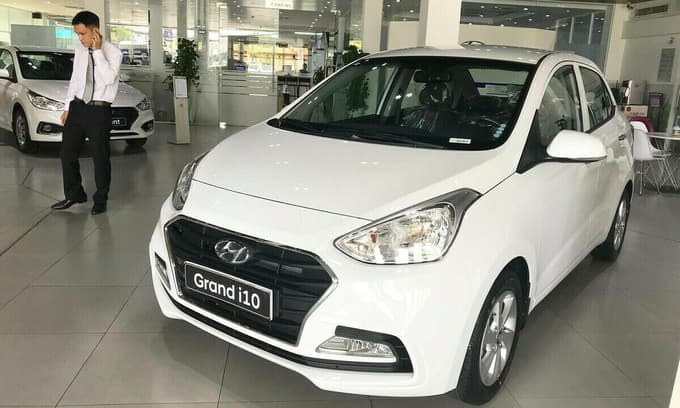 Vietnam cuts auto registration fee by half