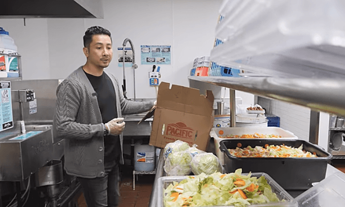 Vietnamese in the US prepare free meals to keep pandemic spirits lit