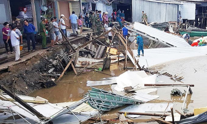Erosion devours 12 Mekong Delta homes
