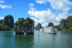 US-based magazine names Ha Long Bay among world's 50 most beautiful wonders