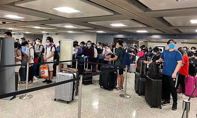 Vietnam brings over 600 people back home from US, Russia