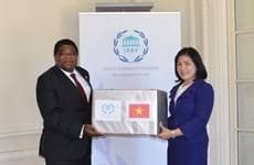 Medical masks from Vietnamese NA presented to IPU Secretariat