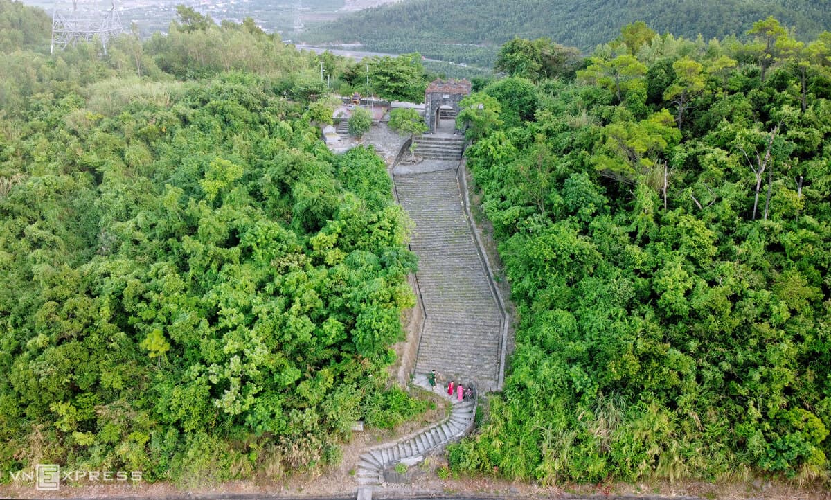 'Sky gate' links central Vietnam provinces