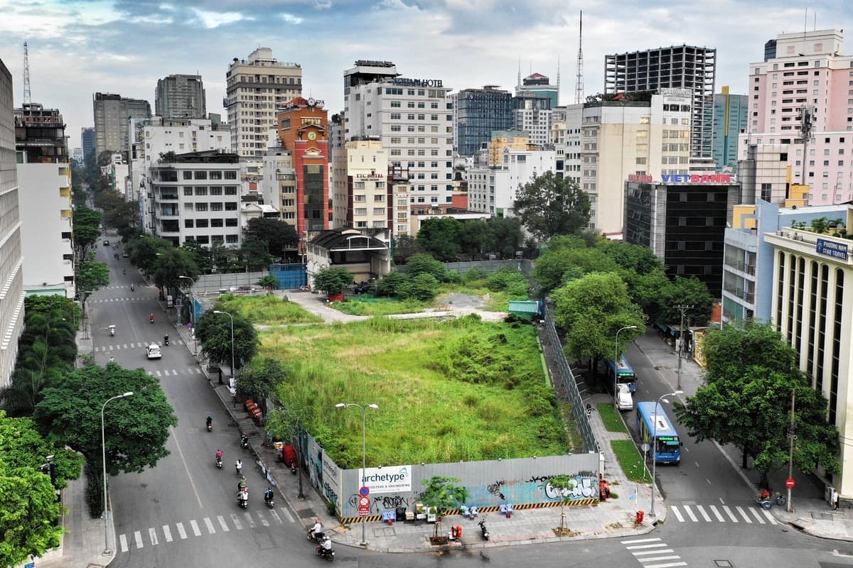 Interest groups squander prime public land in HCMC