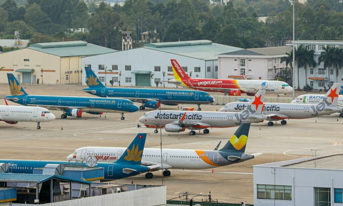 Vietnam closes skies to new airlines for now