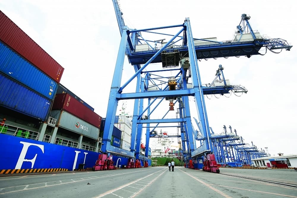 Vietnam's economy continues to face many challenges