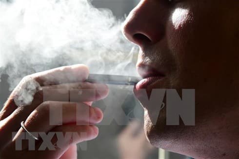 Experts raise the alarm about e-cigarette smoking among youths