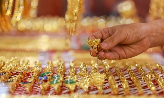 Gold prices hit new peak