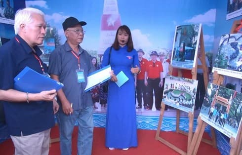 Exhibition on ASEAN, Vietnam’s seas and islands opens in Cao Bang