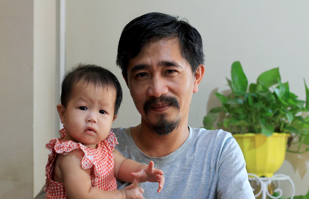 Hanoian quits job, takes family into the wild