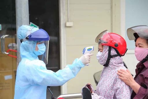 Da Nang authorities issue social distancing rules, applicable this afternoon