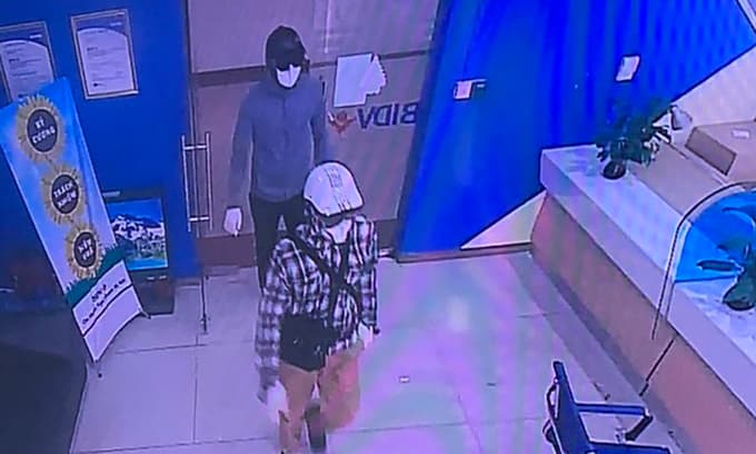 Two men wanted for Hanoi bank robbery