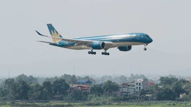 More flights repatriate Vietnamese citizens in Equatorial Guinea, Indonesia