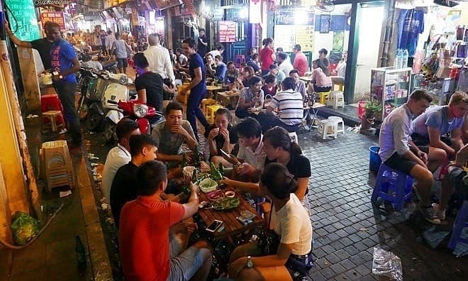 Vietnam mulls prolonging night-time entertainment in major cities to boost economy