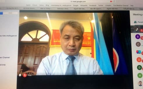 Vietnamese in Ukraine shows solidarity to cope with COVID-19