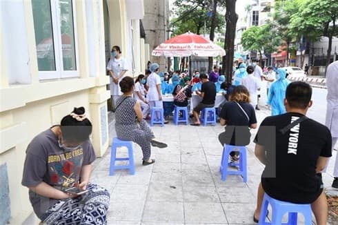 Health Ministry urges speeding up tracing people returning from Da Nang