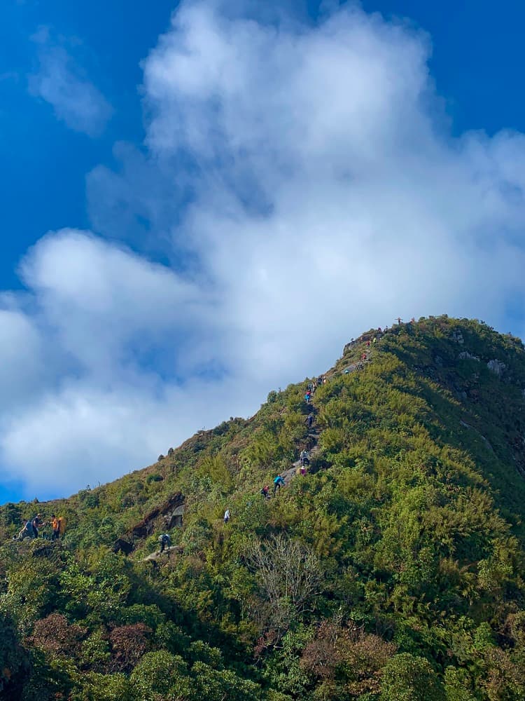 Surf the clouds on Bach Moc Luong Tu mountain peak