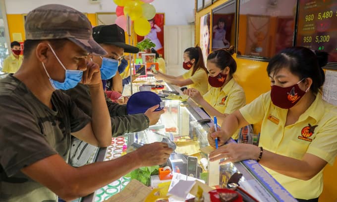 Analysts, authorities make contrasting claims about high Vietnam gold prices
