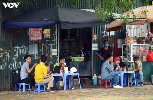 Hanoi capital locks down village after suspect case