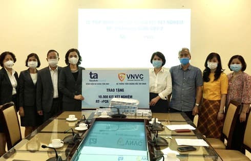 Hanoi receives haul of medical supplies to combat COVID-19