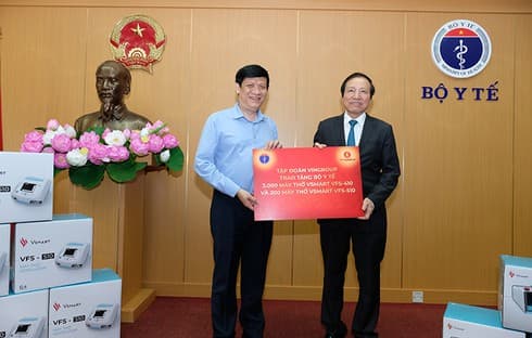 Vingroup presents 3,200 ventilators to Health Ministry
