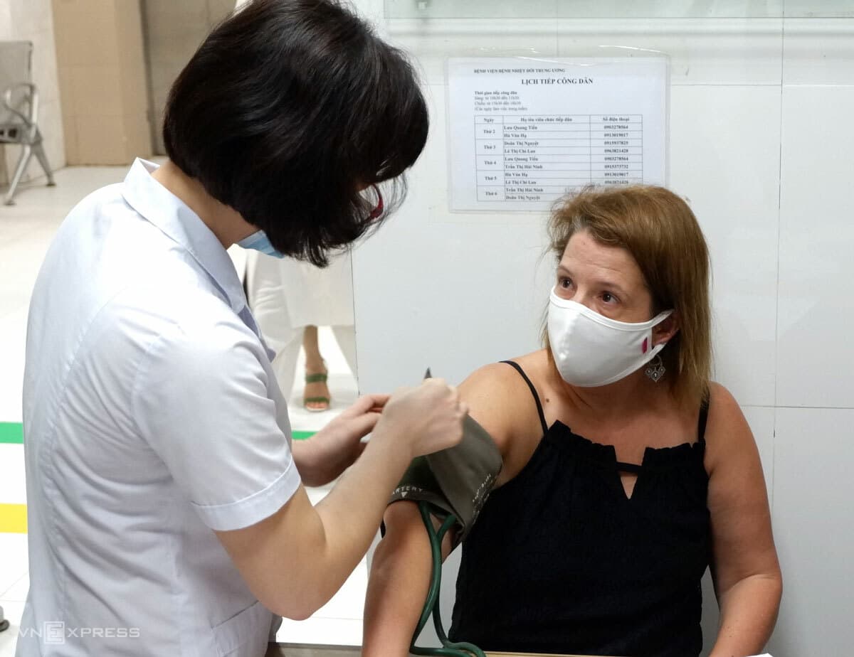 American woman offers plasma for Covid-19 research