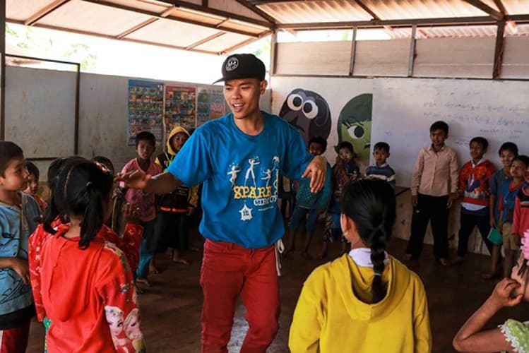 Vietnamese hip hop enthusiast inspires Southeast Asian children