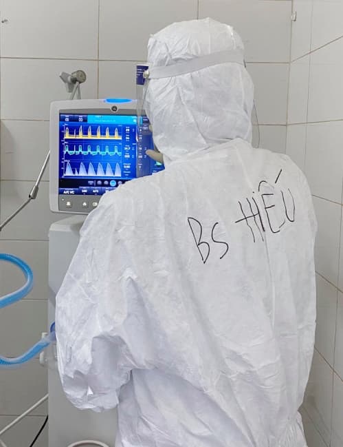 On Da Nang coronavirus frontline, a doctor fights homesickness to save lives