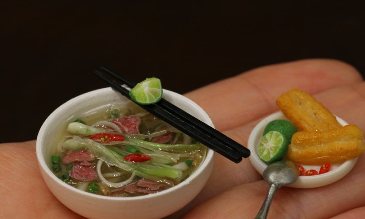 Miniature artist cooks up dishes from clay