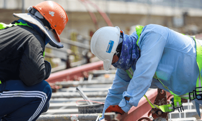 Vietnam will strive to keep positive GDP growth: PM