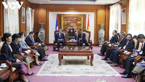 Senior leaders of Laos congratulate Vietnam ahead of National Day