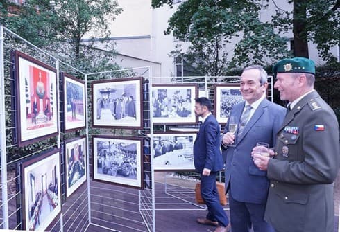 Photo exhibition spotlights Vietnam-Czech traditional relations