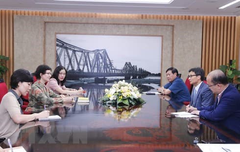 Deputy PM receives UNAIDS Country Director