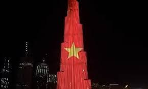World's tallest building lights up with Vietnamese flag