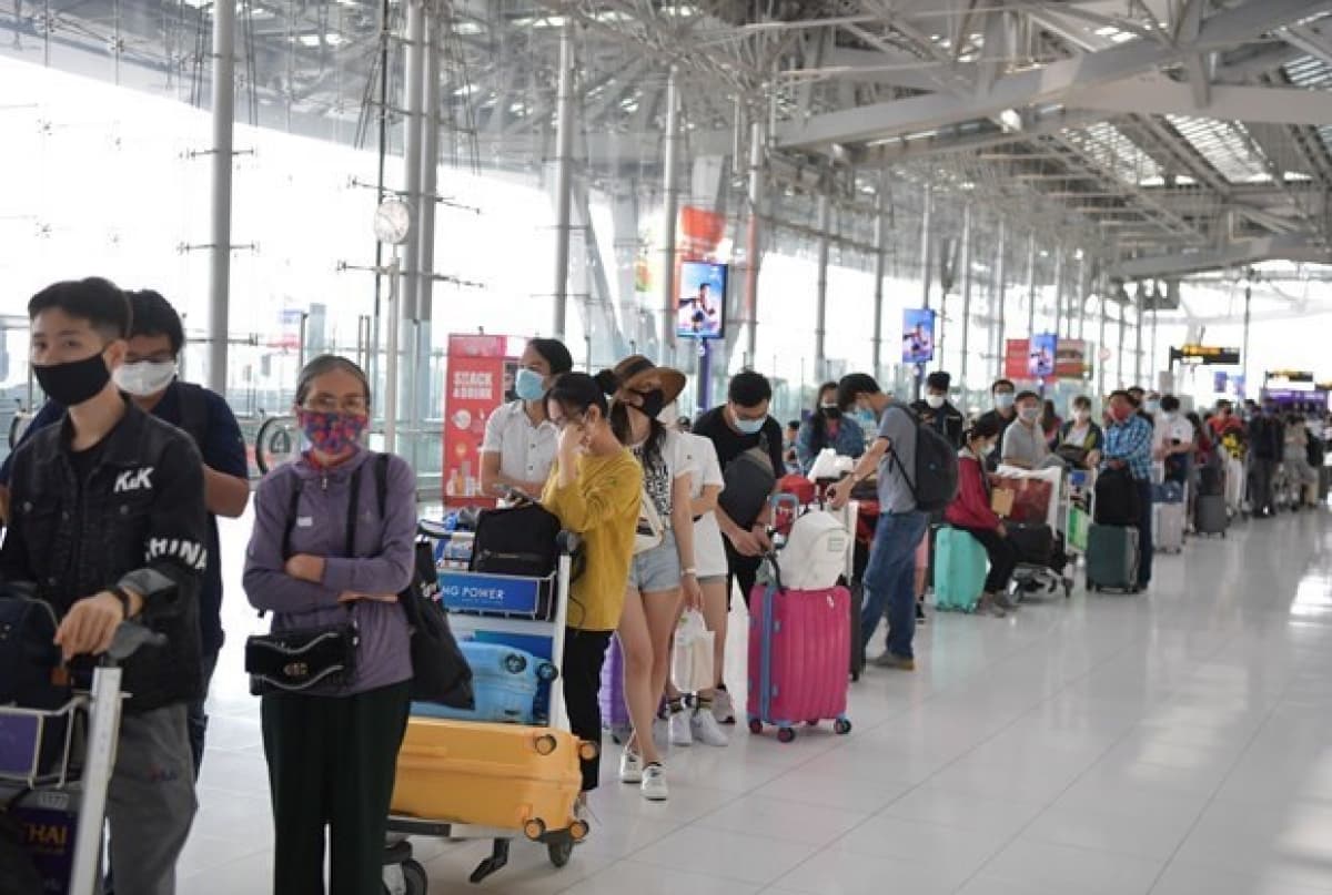 240 Vietnamese citizens flown home safely from Philippines