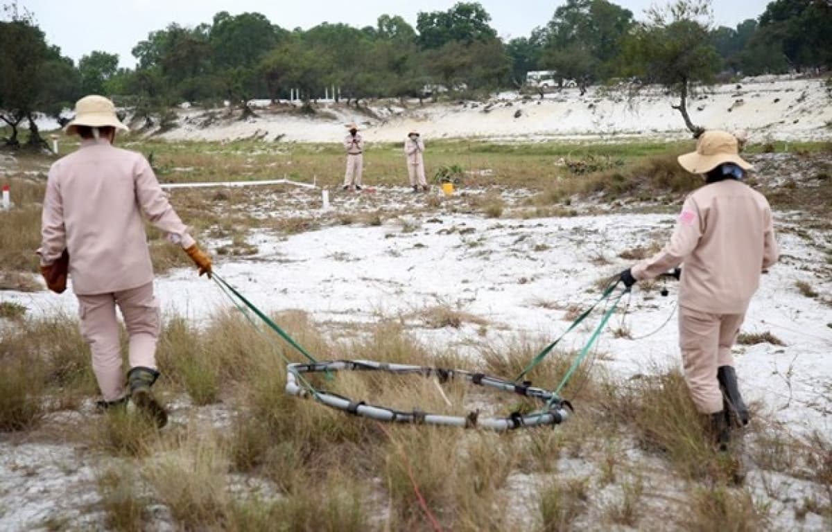 International donors assist Quang Tri’s bomb, mine clearance efforts