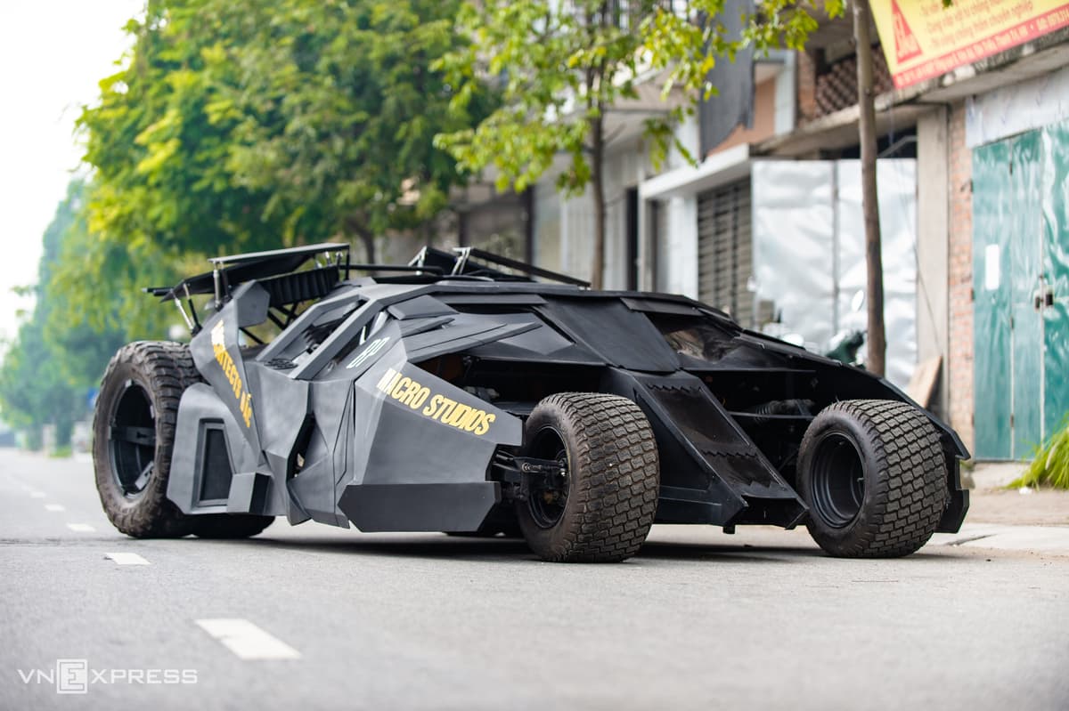 Students build a Batmobile with eye on movie accessories