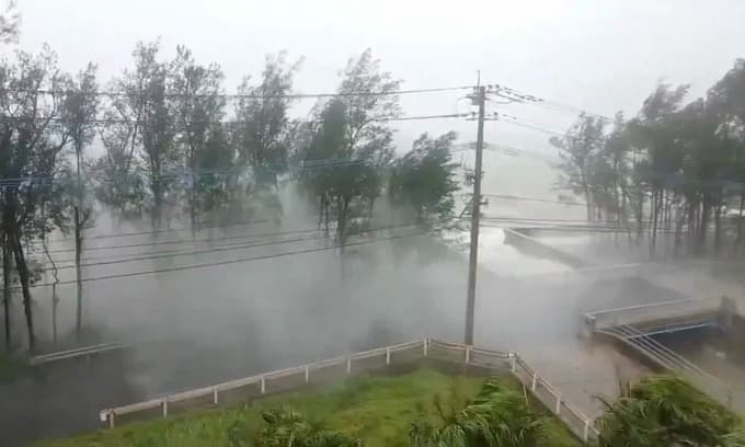 Two Vietnamese missing as Typhoon Haishen hits Japan