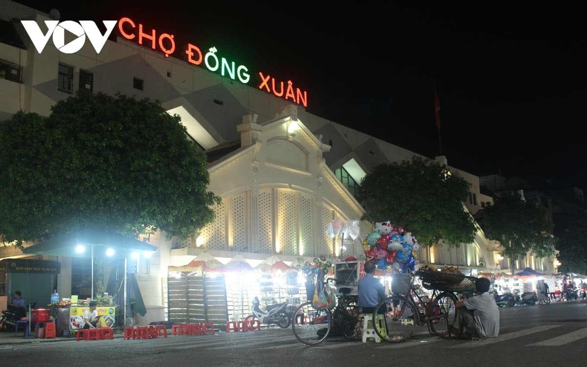 Underprivileged people in Hanoi strive to earn a living at night