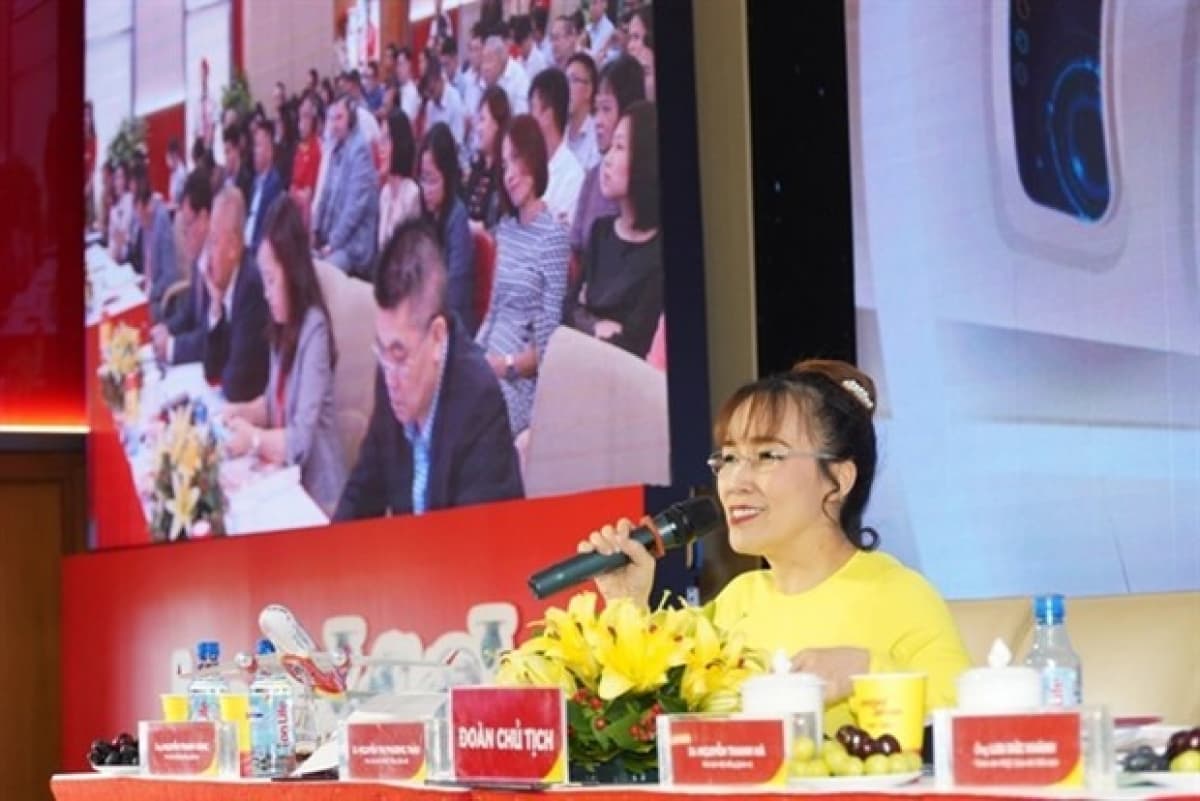 Vietjet CEO named among 100 people transforming business in Asia