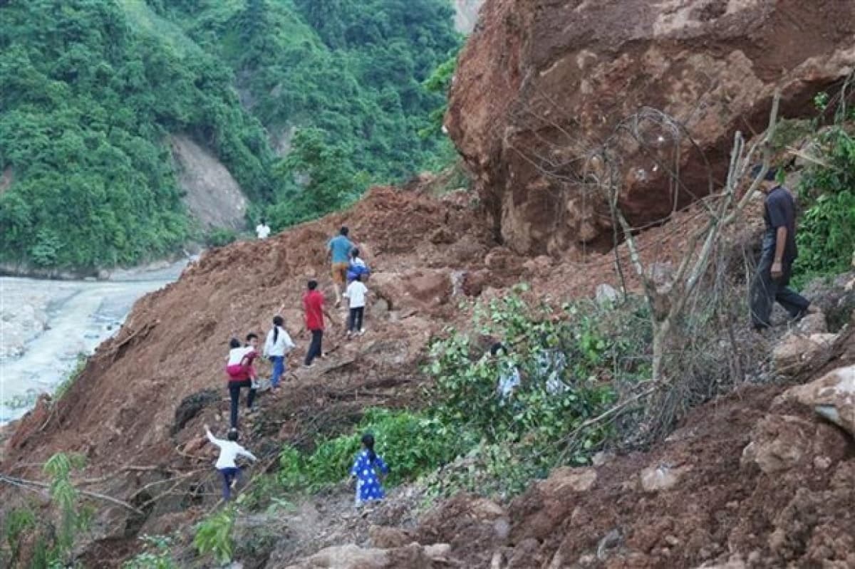 Vietnamese alumni in Australia walk to raise fund for poor children
