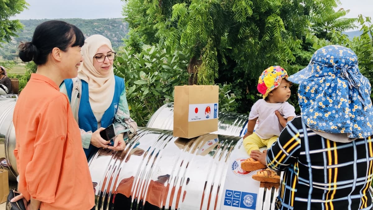UNDP presents medical supplies to poor housholds in Ninh Thuan