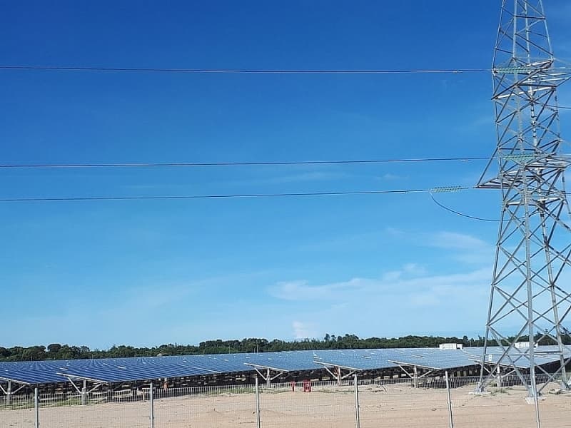 Wind power, solar power operating massively, worries about "clogging" of transmission