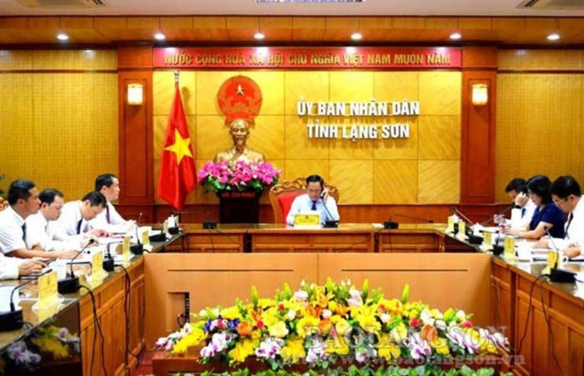 Lang Son, Guangxi Zhuang autonomous region leaders hold phone talks