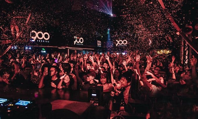 Overcrowding amid pandemic leads to closure of bars, karaoke parlors in Hanoi