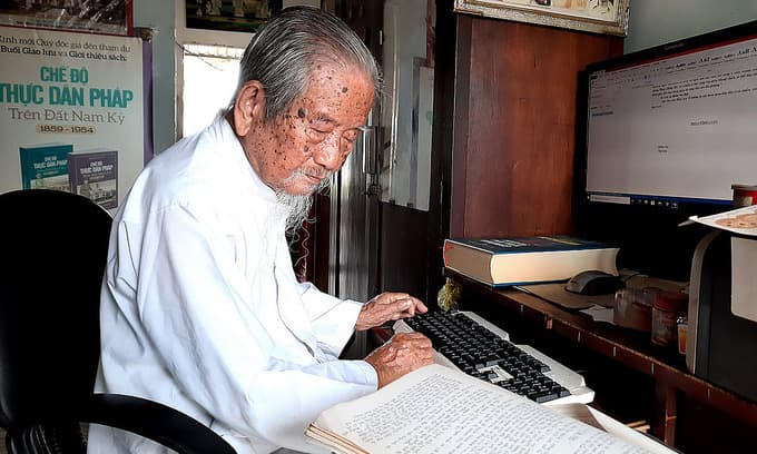 100-year-old writes book about HCMC history