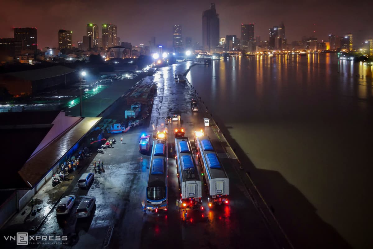 HCMC’s first three metro coaches brought to depot